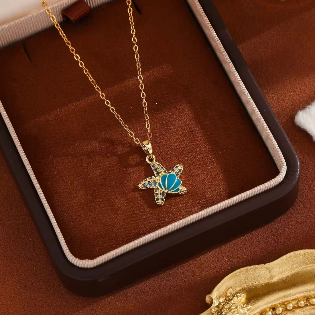 Necklace 082 - alternate view