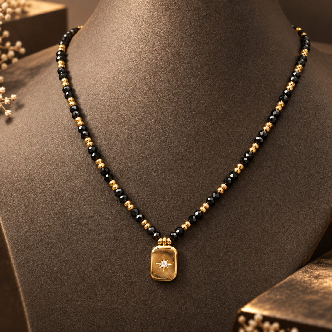 Necklace 1462 — product photograph