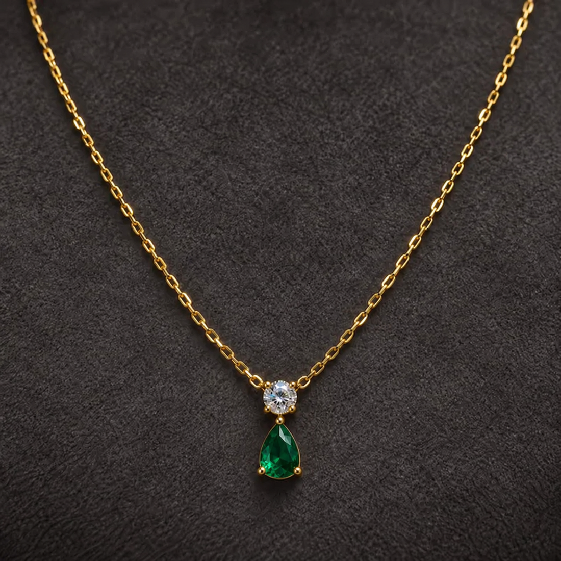Necklace 1943 — product photograph