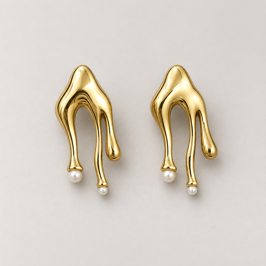 Earrings 680 — product photograph