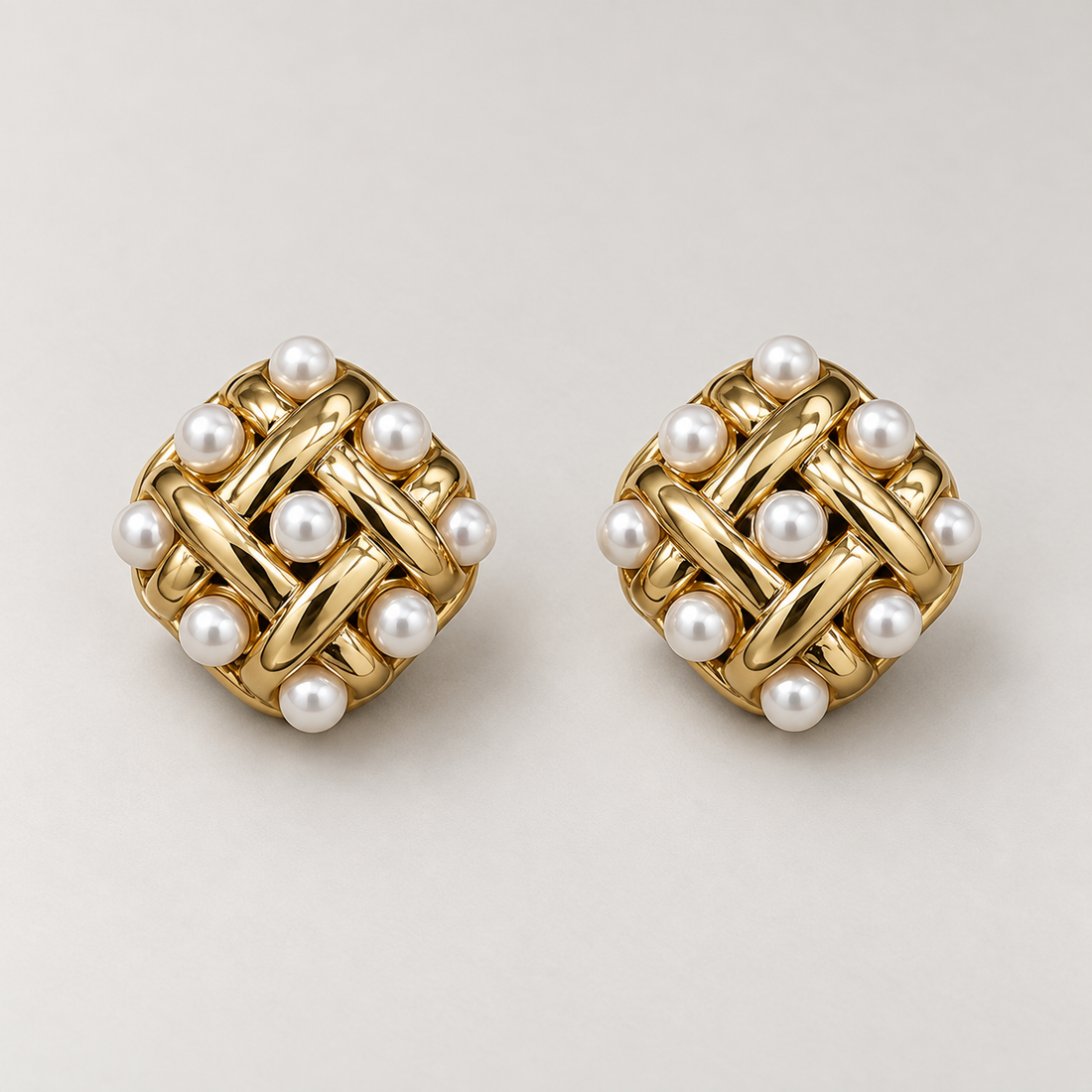 Earrings 692 — product photograph