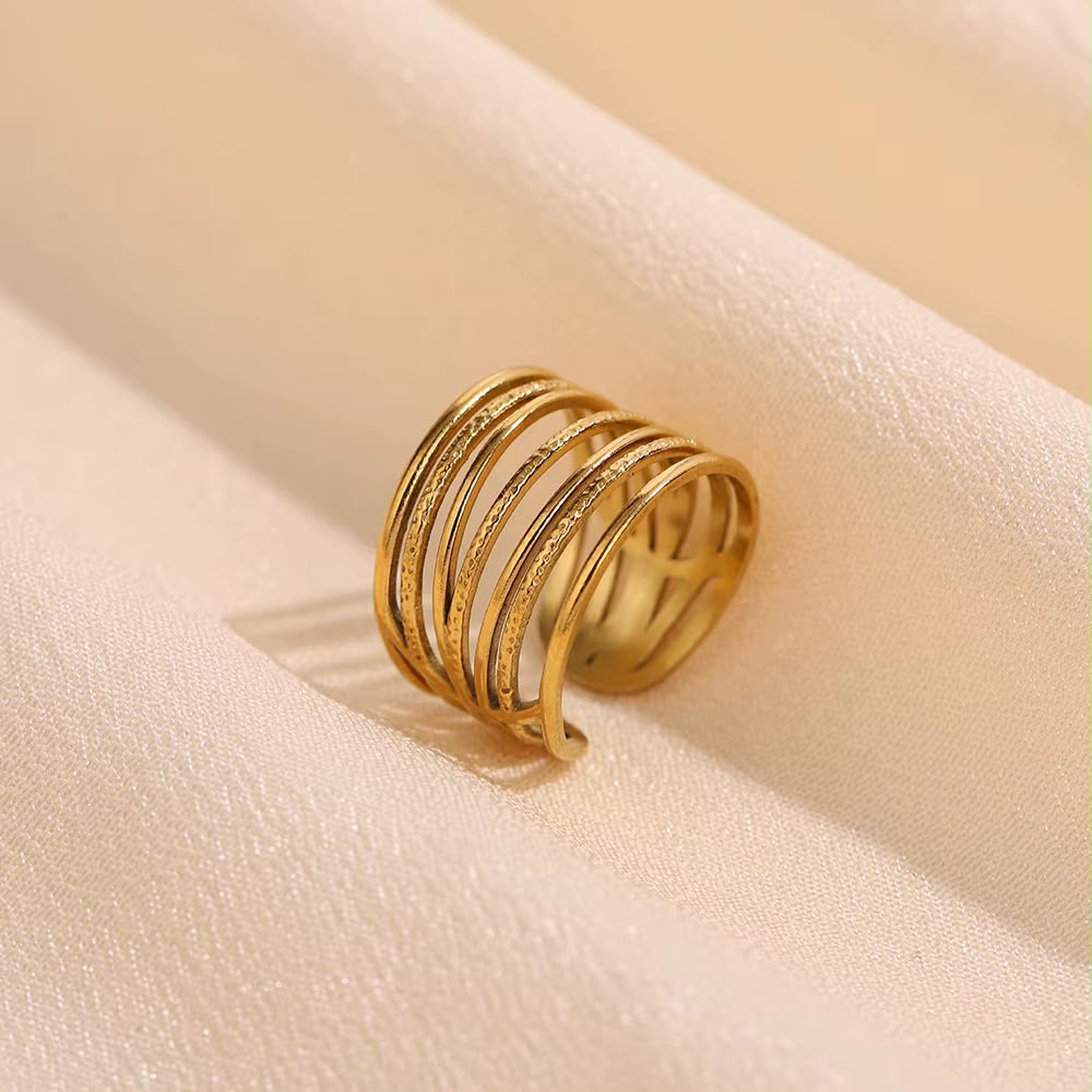 Rings 323 — product photograph