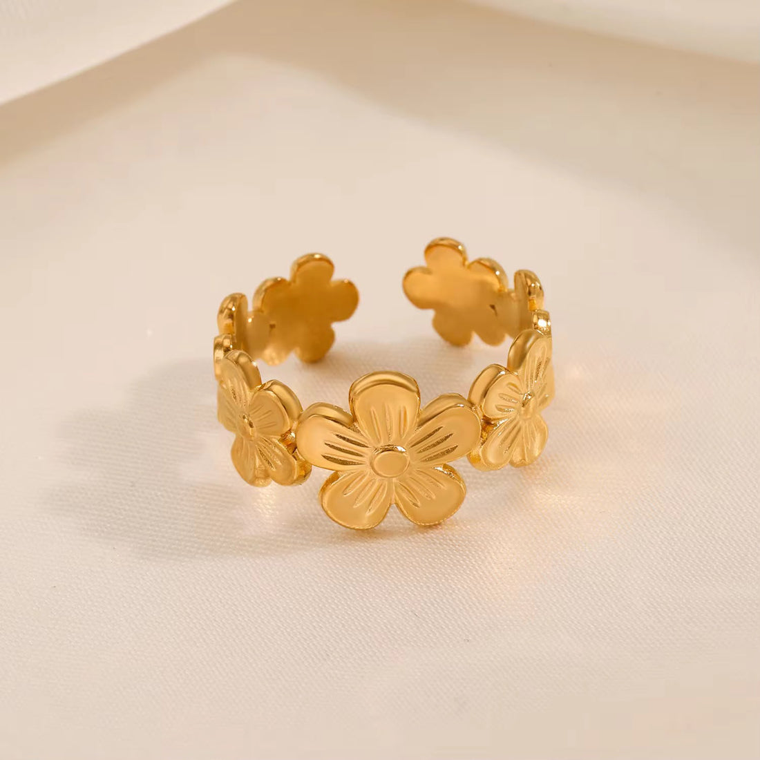 Rings 325 — product photograph