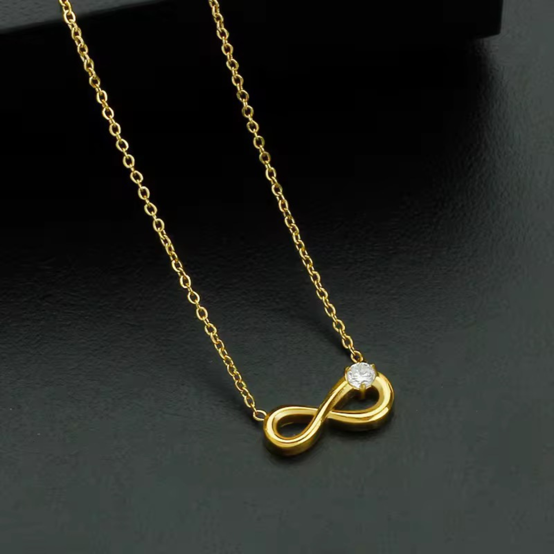 Necklace 083 - alternate view