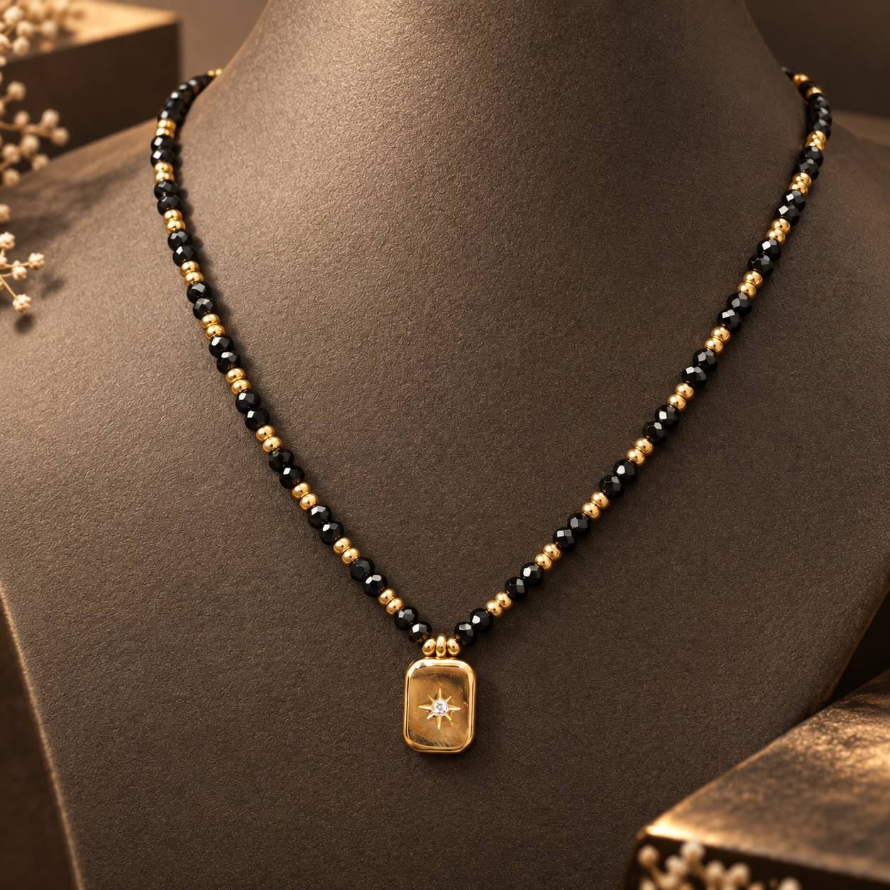 Necklace 1462 — product photograph