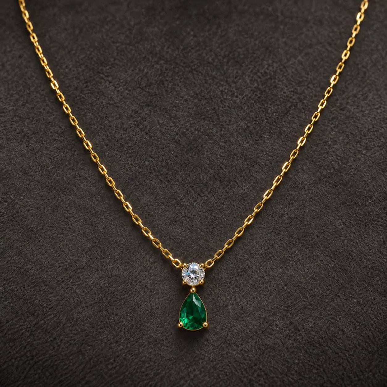 Necklace 1943 — product photograph