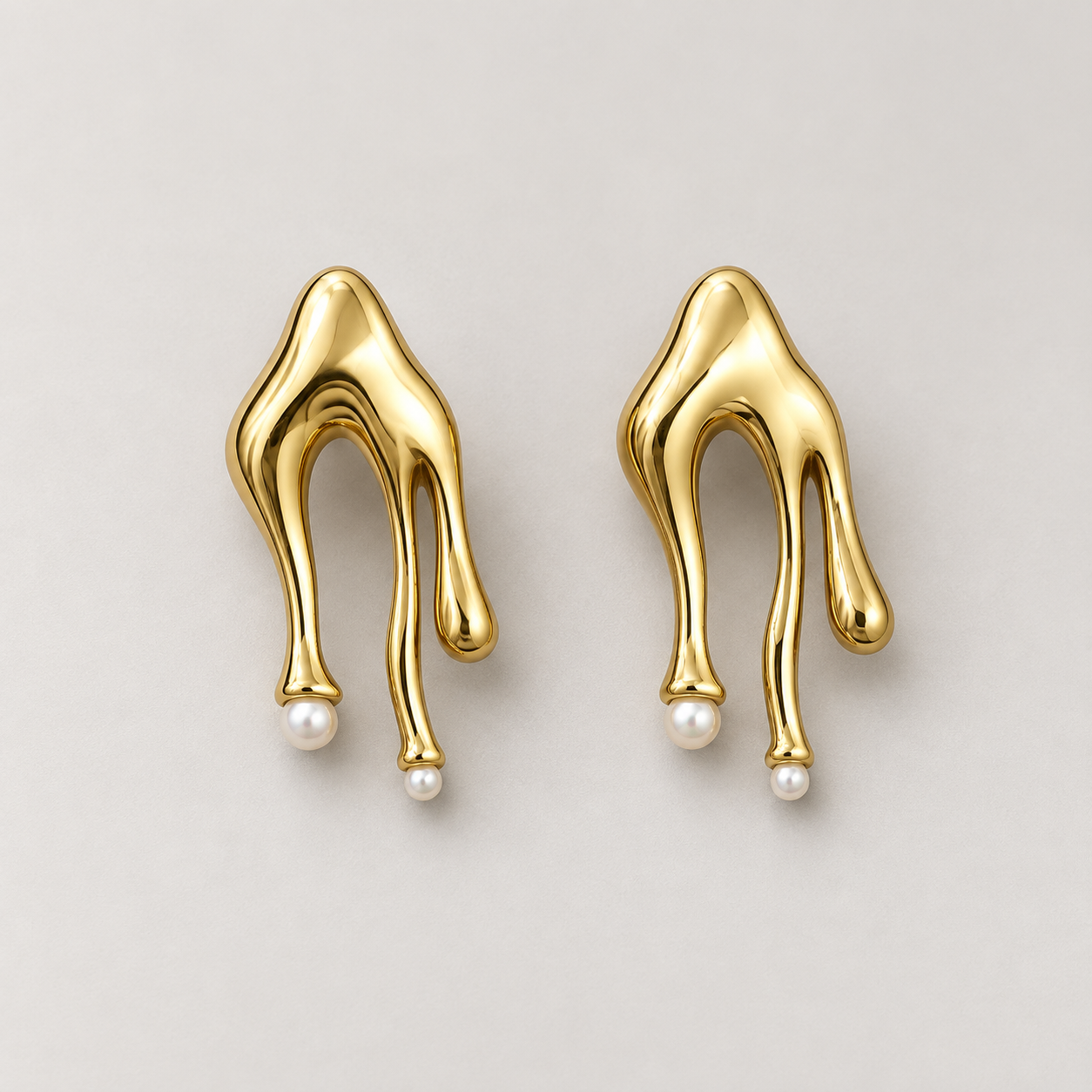 Earrings 680 — product photograph