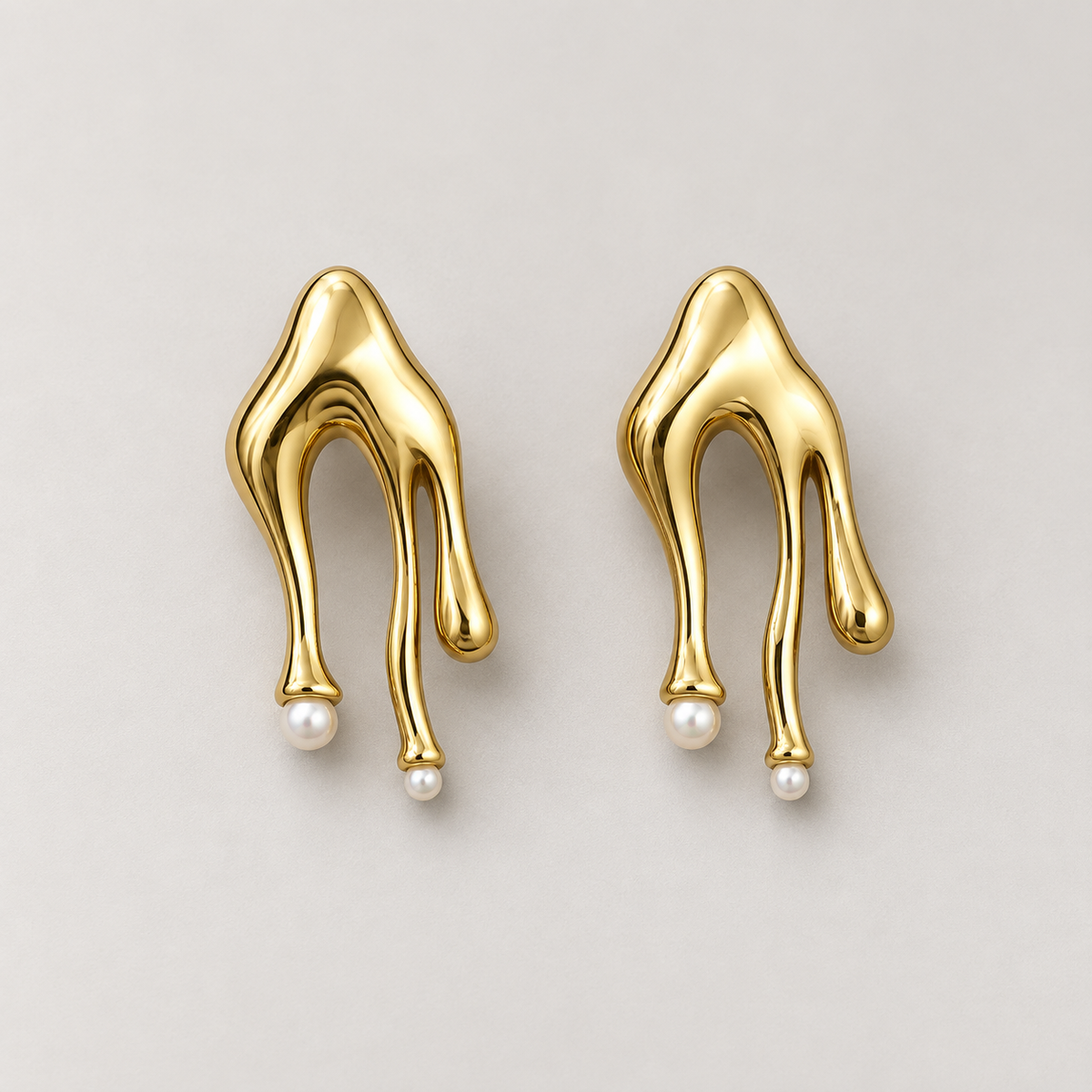 Earrings 680 — product photograph
