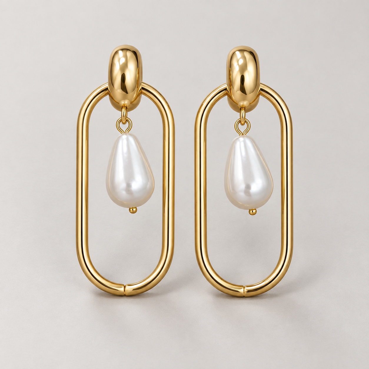 Earrings 682 — product photograph