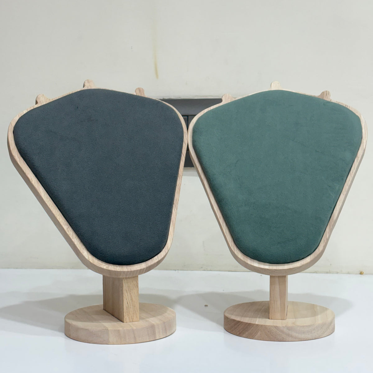 Neck Display 001