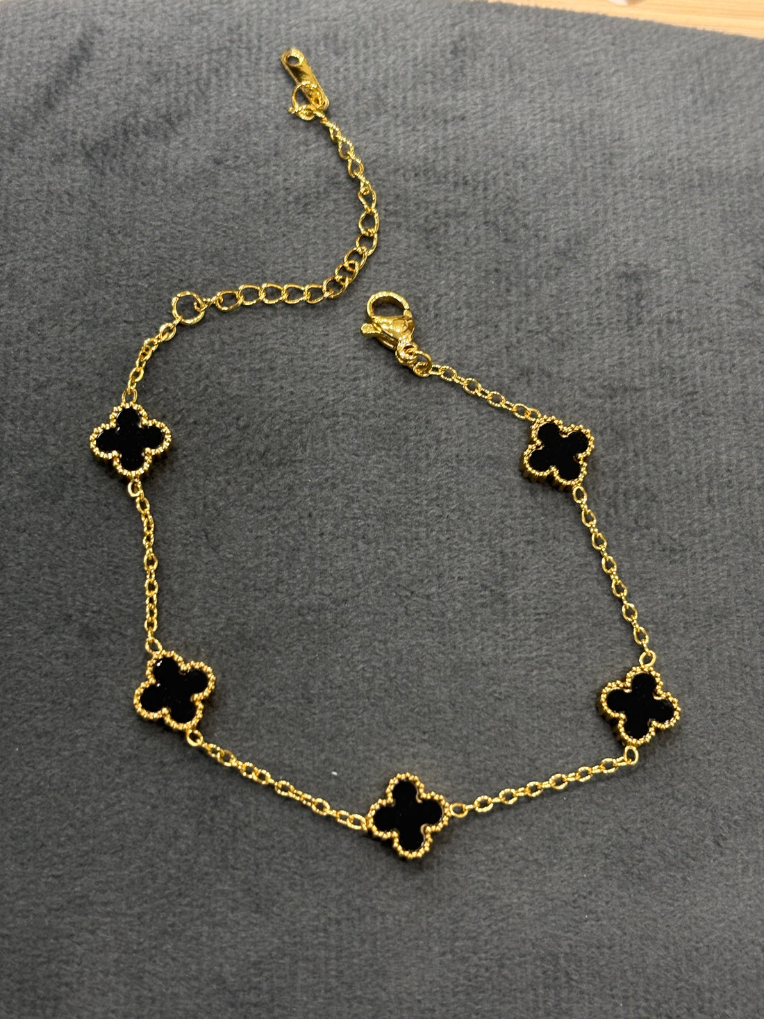 Chain Bracelet 201 (Small Clover) - alternate view 3