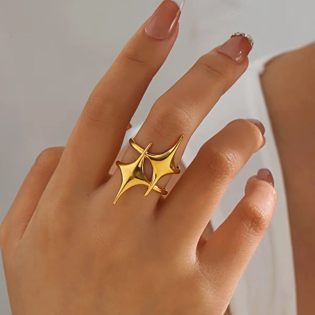 Rings 322 — product photograph