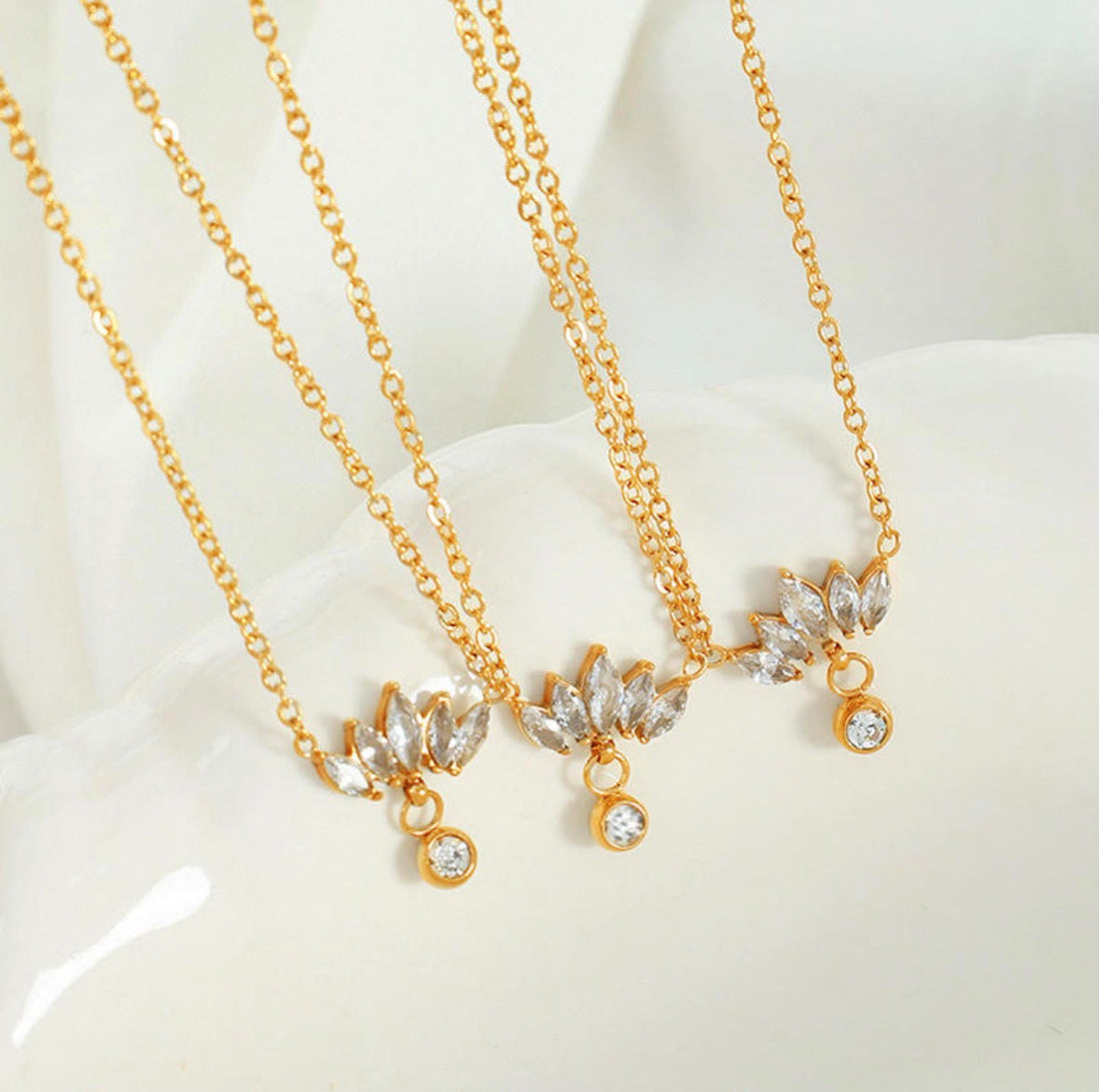 Necklace 1436 — product photograph