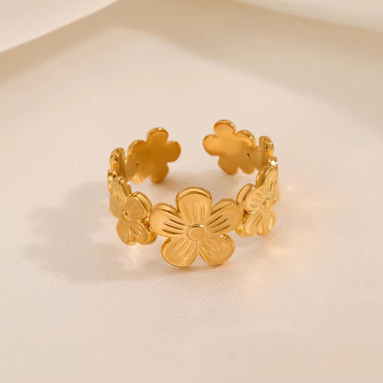 Rings 325 — product photograph