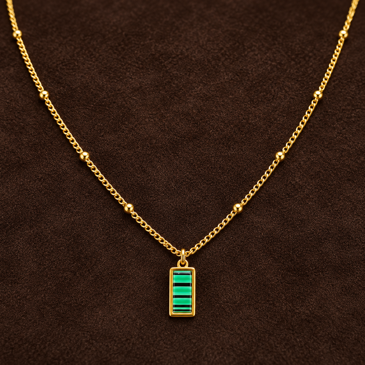 Necklace 1885 — product photograph