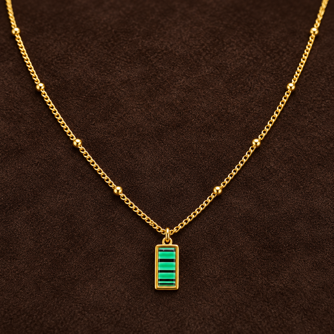 Necklace 1885 — product photograph