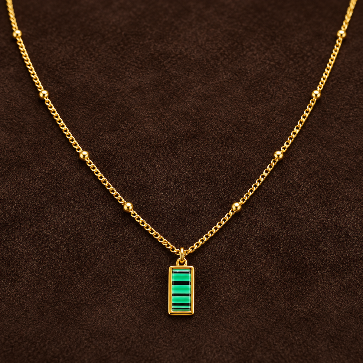 Necklace 1885 — product photograph
