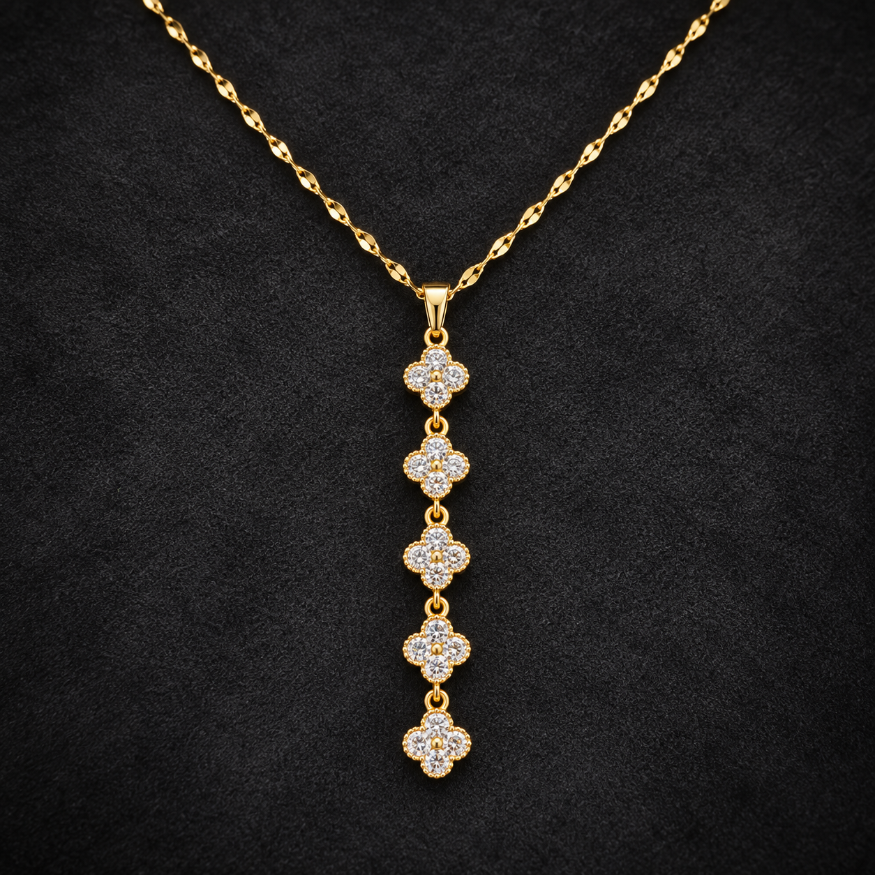 Necklace 1832 — product photograph