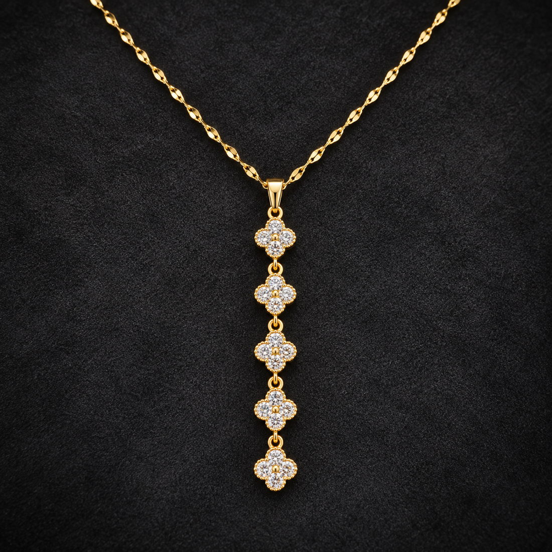 Necklace 1832 — product photograph