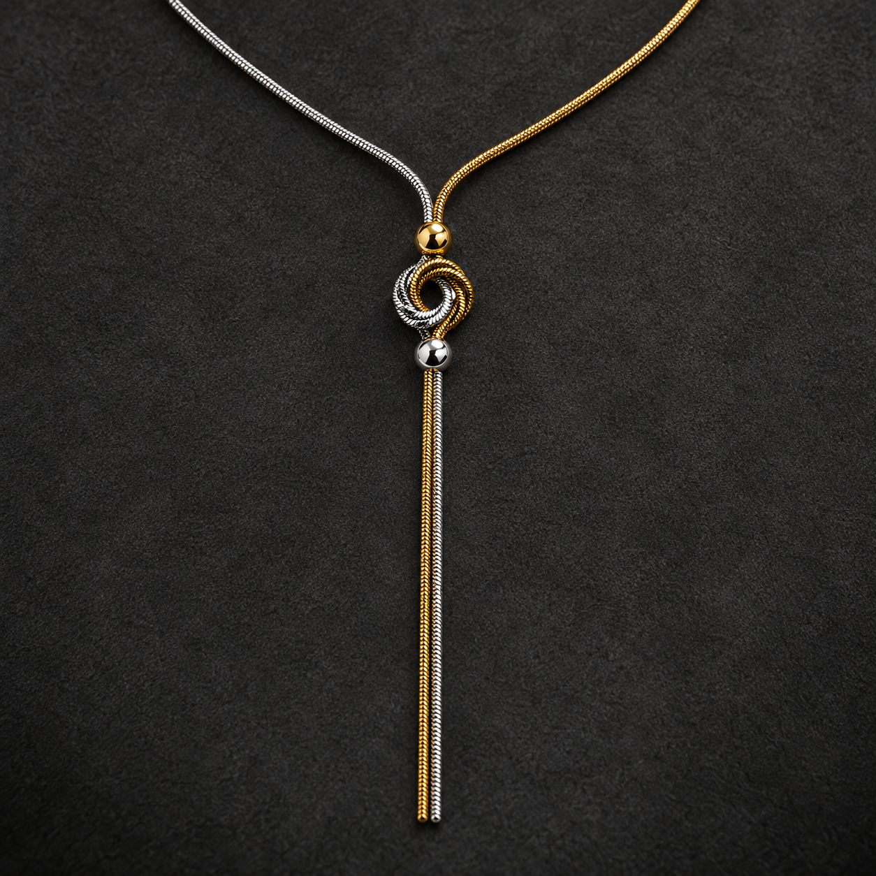Necklace 1940 — product photograph