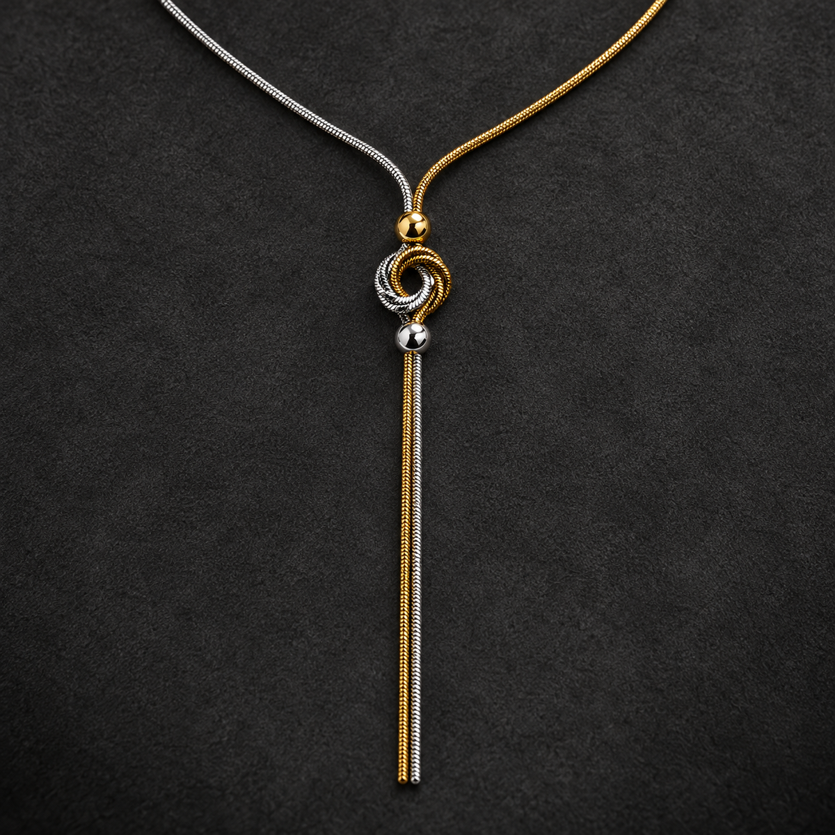 Necklace 1940 — product photograph