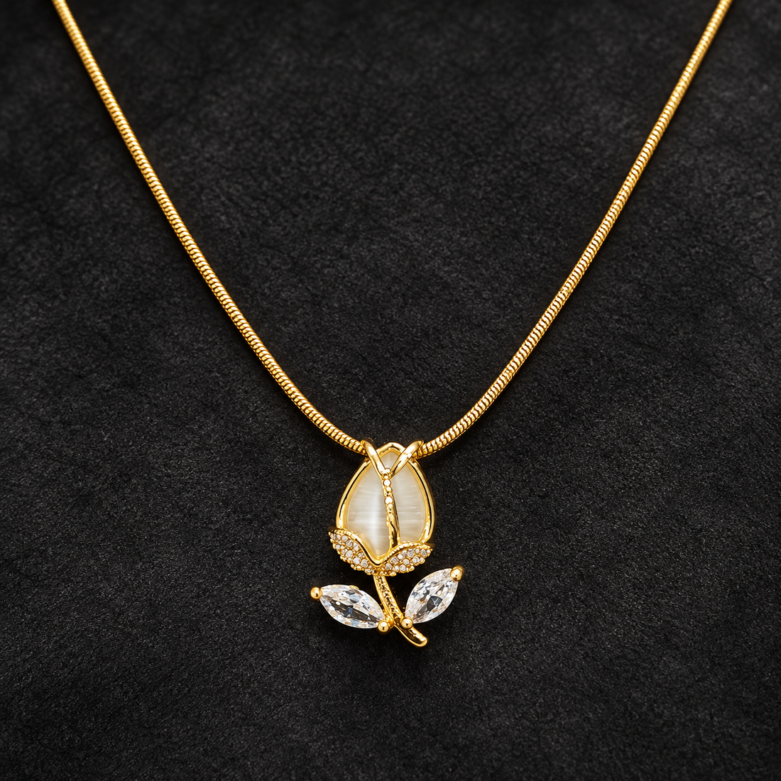 Necklace 1831 — product photograph
