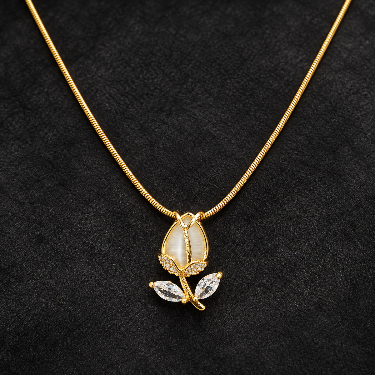 Necklace 1831 — product photograph